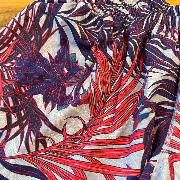 Lululemon Low-Rise Un-Lined Short  2.5" - Picture 6 of 6